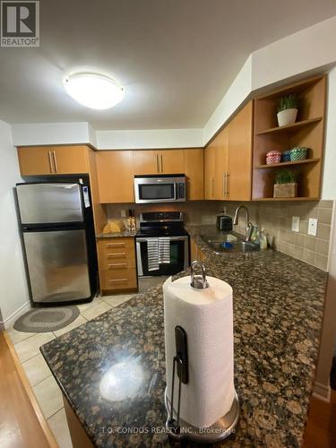 1802 - 310 Burnhamthorpe Road W, Mississauga, ON - Indoor Photo Showing Kitchen With Double Sink