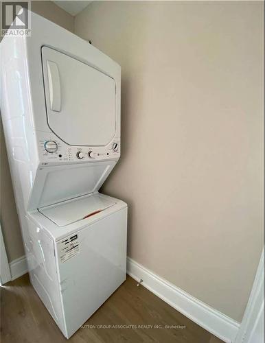 Main - 521 Rogers Road, Toronto, ON - Indoor Photo Showing Laundry Room