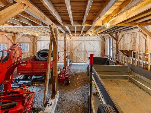 Garage - 191 Ch. Frizzle, Lac-Brome, QC - Indoor Photo Showing Basement