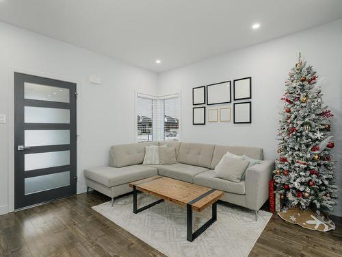 Living room - 8815  - 8817 Rue M.-J.-Drapeau, Mirabel, QC - Indoor Photo Showing Living Room