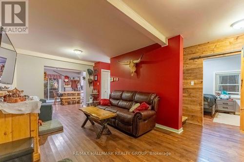 2535 County Rd 17 Road, Champlain, ON - Indoor Photo Showing Living Room