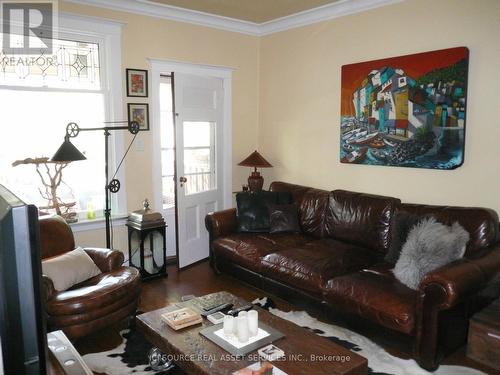 2 - 45 A Benlamond Avenue, Toronto, ON - Indoor Photo Showing Living Room