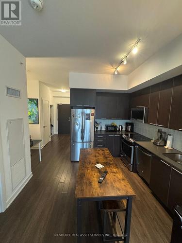 626 - 10 Parklawn Road, Toronto, ON - Indoor Photo Showing Kitchen