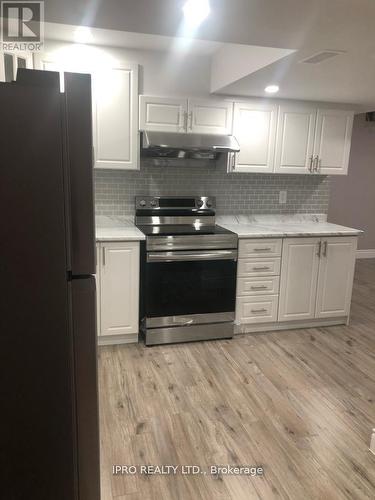 Bsmt - 7 Ezra Crescent, Brampton, ON - Indoor Photo Showing Kitchen