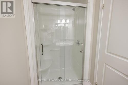 4213 Briarwood Avenue, Niagara Falls (212 - Morrison), ON - Indoor Photo Showing Bathroom