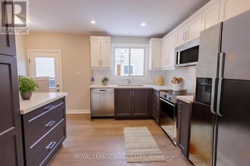 4213 Briarwood Avenue, Niagara Falls (212 - Morrison), ON - Indoor Photo Showing Kitchen