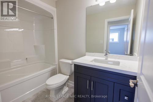 4213 Briarwood Avenue, Niagara Falls (212 - Morrison), ON - Indoor Photo Showing Bathroom