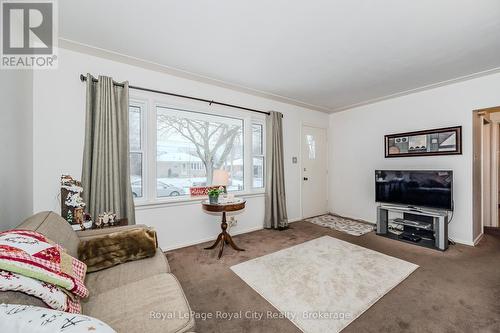 68 Vancouver Drive, Guelph (Central East), ON - Indoor Photo Showing Living Room