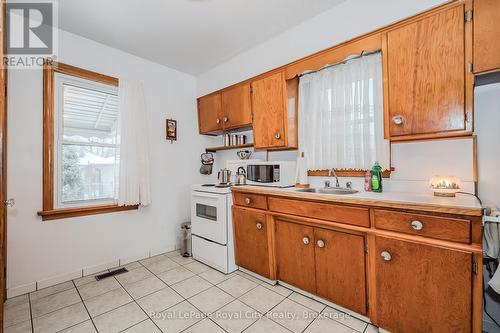 68 Vancouver Drive, Guelph (Central East), ON - Indoor Photo Showing Kitchen