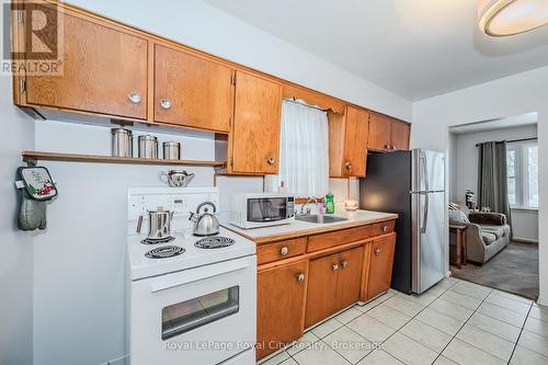 68 Vancouver Drive, Guelph (Central East), ON - Indoor Photo Showing Kitchen