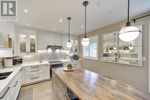 177 Farrington Cross, Milton, ON - Indoor Photo Showing Kitchen With Upgraded Kitchen