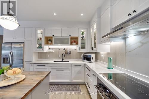 177 Farrington Cross, Milton, ON - Indoor Photo Showing Kitchen With Upgraded Kitchen