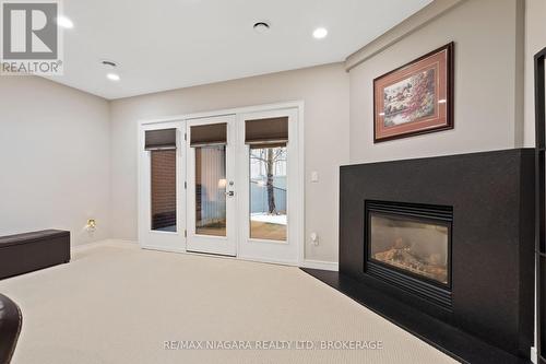 16 Timmsdale Crescent, Pelham (662 - Fonthill), ON - Indoor With Fireplace