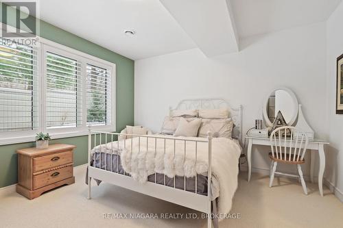 16 Timmsdale Crescent, Pelham (662 - Fonthill), ON - Indoor Photo Showing Bedroom