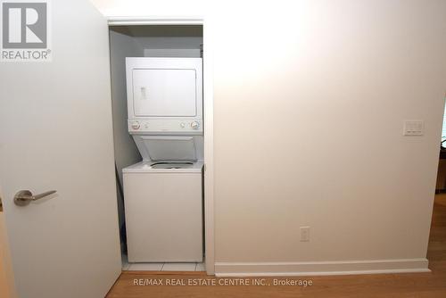 3603 - 33 Bay Street, Toronto, ON - Indoor Photo Showing Laundry Room