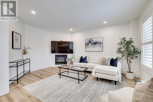 6571 Alderwood Trail, Mississauga, ON - Indoor Photo Showing Living Room With Fireplace