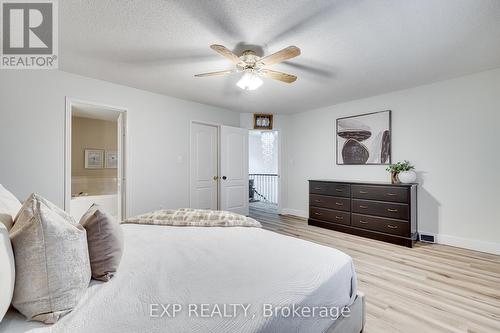 6571 Alderwood Trail, Mississauga, ON - Indoor Photo Showing Bedroom