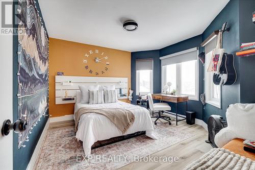 6571 Alderwood Trail, Mississauga, ON - Indoor Photo Showing Bedroom