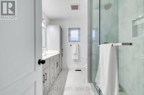 6571 Alderwood Trail, Mississauga, ON - Indoor Photo Showing Bathroom