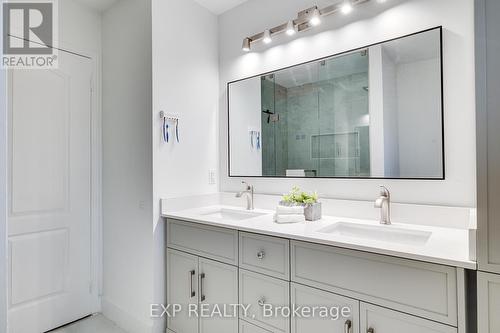 6571 Alderwood Trail, Mississauga, ON - Indoor Photo Showing Bathroom