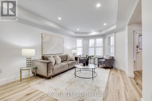 6571 Alderwood Trail, Mississauga, ON - Indoor Photo Showing Living Room