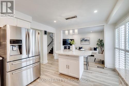 6571 Alderwood Trail, Mississauga, ON - Indoor Photo Showing Kitchen