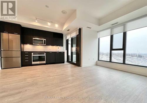 301 - 120 Eagle Rock Way, Vaughan, ON - Indoor Photo Showing Kitchen