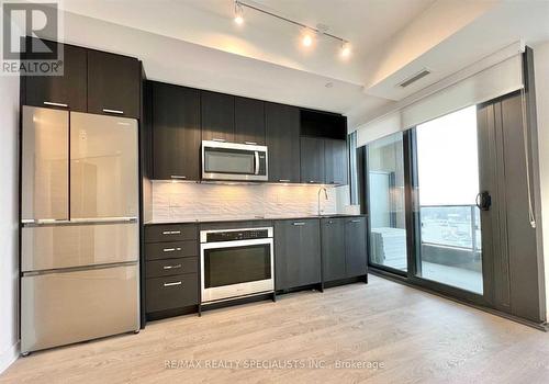 301 - 120 Eagle Rock Way, Vaughan, ON - Indoor Photo Showing Kitchen