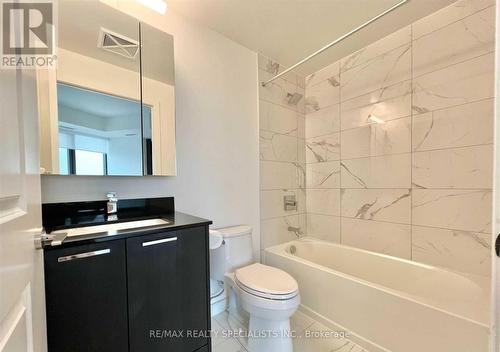 301 - 120 Eagle Rock Way, Vaughan, ON - Indoor Photo Showing Bathroom