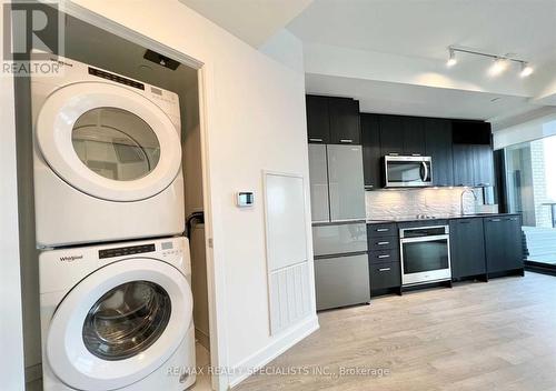 301 - 120 Eagle Rock Way, Vaughan, ON - Indoor Photo Showing Laundry Room