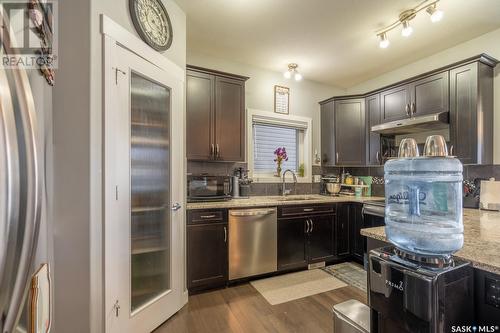 4625 James Hill Road, Regina, SK - Indoor Photo Showing Kitchen With Stainless Steel Kitchen