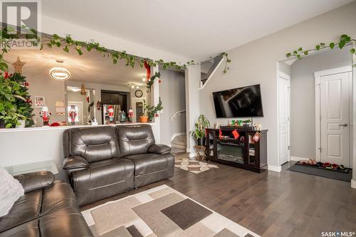 4625 James Hill Road, Regina, SK - Indoor Photo Showing Living Room