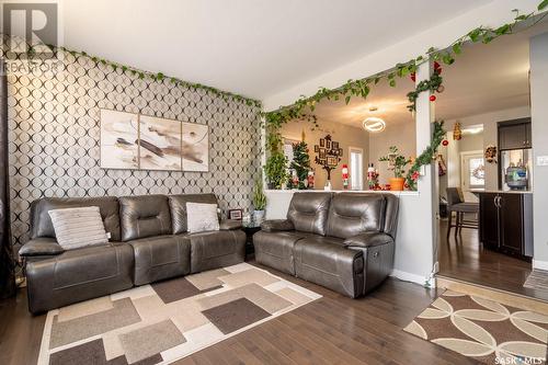 4625 James Hill Road, Regina, SK - Indoor Photo Showing Living Room