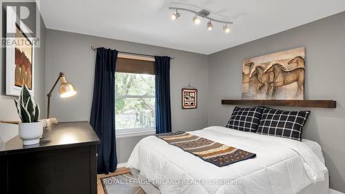 727 Old Hunt Road, London, ON - Indoor Photo Showing Bedroom