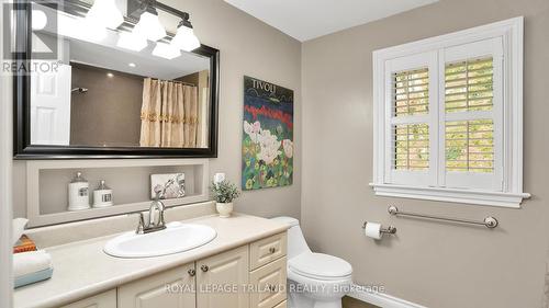 727 Old Hunt Road, London, ON - Indoor Photo Showing Bathroom