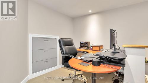 727 Old Hunt Road, London, ON - Indoor Photo Showing Office