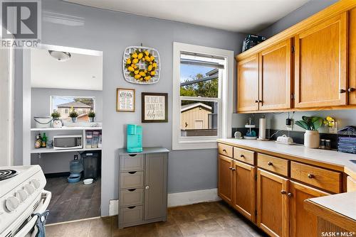 1005 Atkinson Street, Regina, SK - Indoor Photo Showing Kitchen