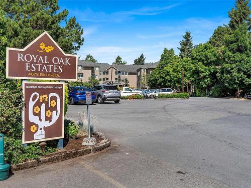 583-A-4678 Elk Lake Dr, Saanich, BC - Outdoor