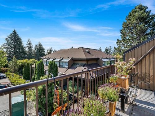 583-A-4678 Elk Lake Dr, Saanich, BC - Outdoor With Balcony