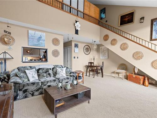 583-A-4678 Elk Lake Dr, Saanich, BC - Indoor Photo Showing Living Room