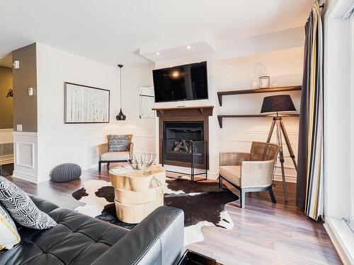 Living room - 103-310 Ch. Louis-Dufour, Saint-Sauveur, QC - Indoor Photo Showing Living Room With Fireplace