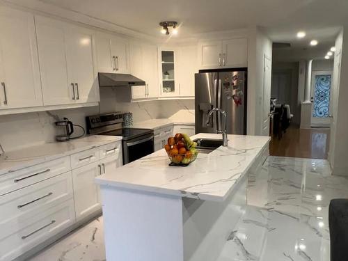 3054 Caulfield Cres, Mississauga, ON - Indoor Photo Showing Kitchen