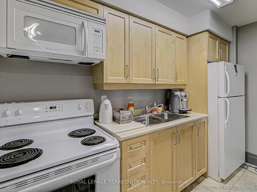 101-2772 Keele St, Toronto, ON - Indoor Photo Showing Kitchen With Double Sink