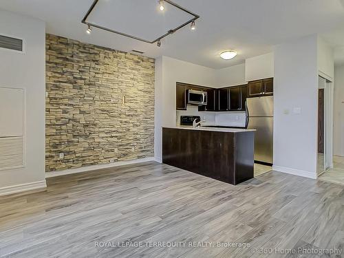 101-2772 Keele St, Toronto, ON - Indoor Photo Showing Kitchen