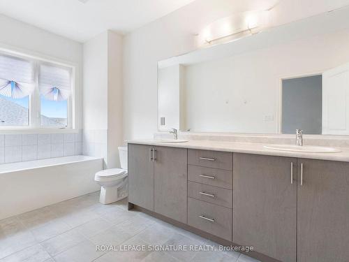 82 Gledhill Cres, Cambridge, ON - Indoor Photo Showing Bathroom