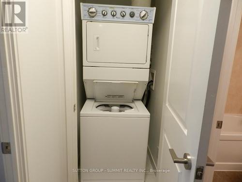 1610 - 50 Absolute Avenue, Mississauga, ON - Indoor Photo Showing Laundry Room