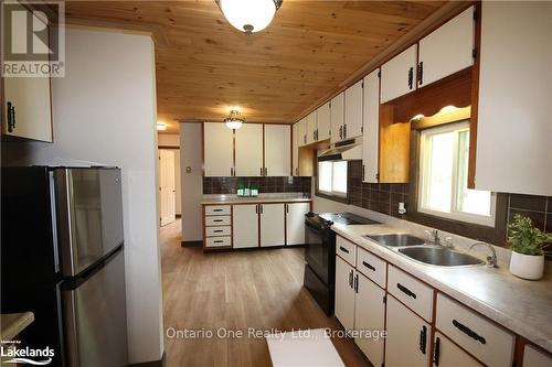 1752 Southwood Road, Gravenhurst (Morrison), ON - Indoor Photo Showing Kitchen With Double Sink