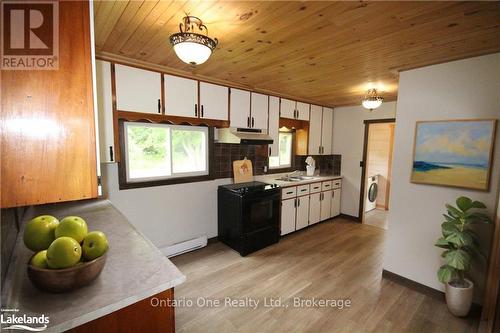 1752 Southwood Road, Gravenhurst (Morrison), ON - Indoor Photo Showing Kitchen