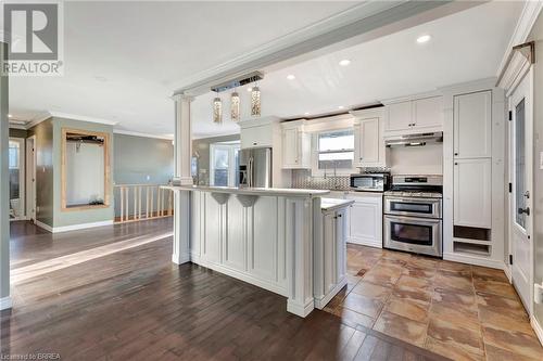 58 Devonshire Avenue, Tillsonburg, ON - Indoor Photo Showing Kitchen With Upgraded Kitchen