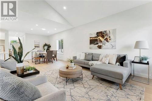 242 Mount Pleasant Street Unit# 18, Brantford, ON - Indoor Photo Showing Living Room